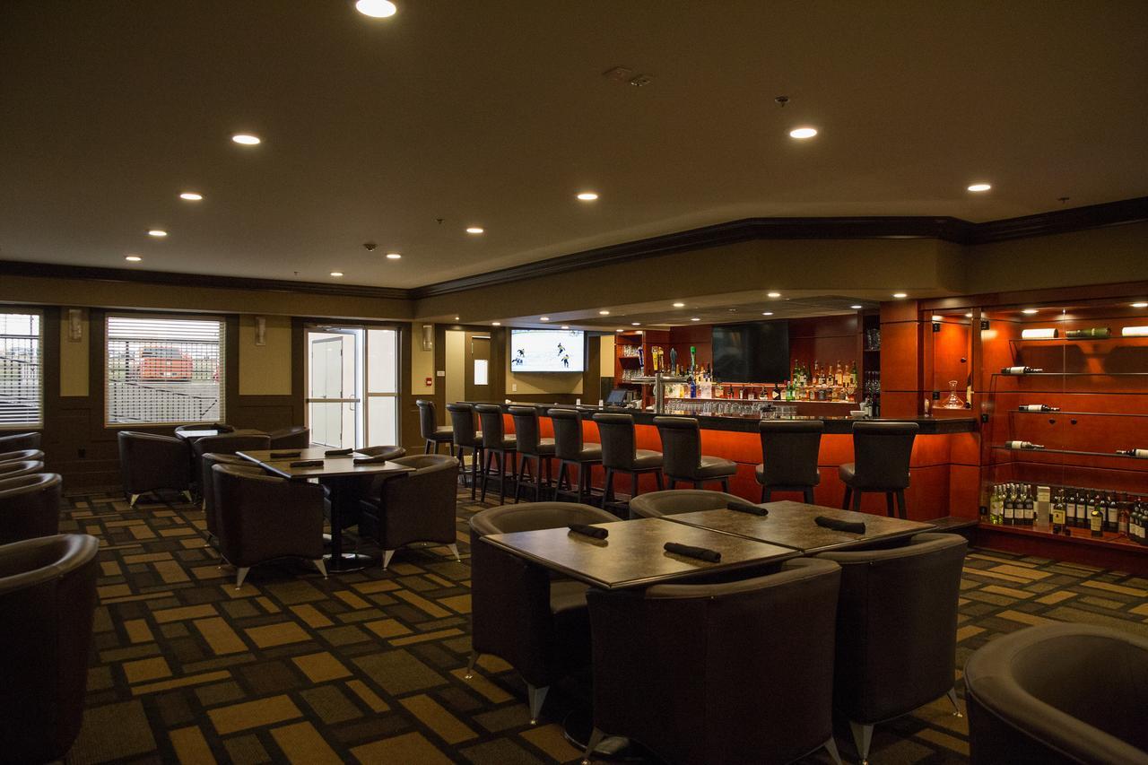Chateau Nova Peace River 외부 사진