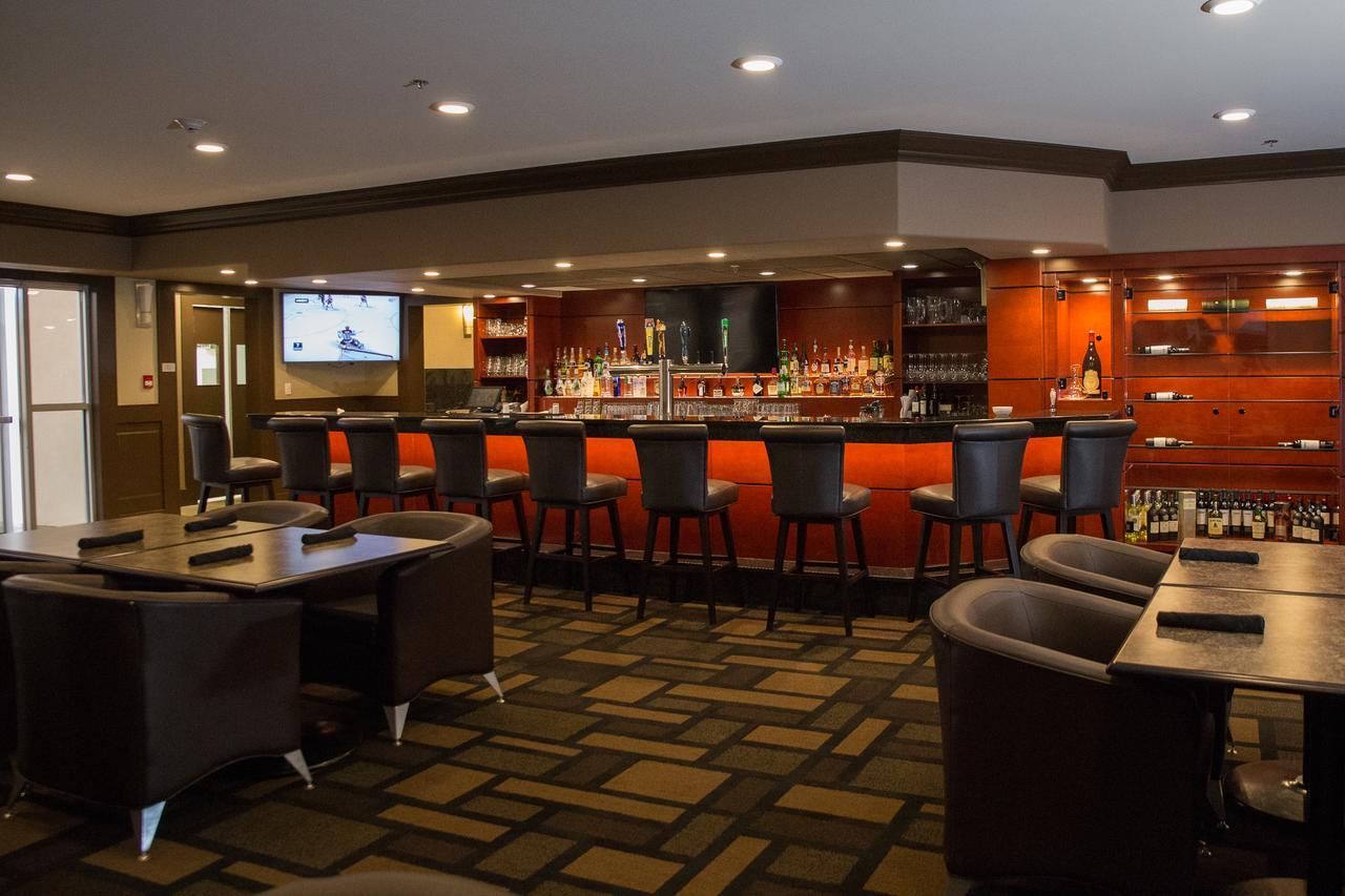 Chateau Nova Peace River 외부 사진